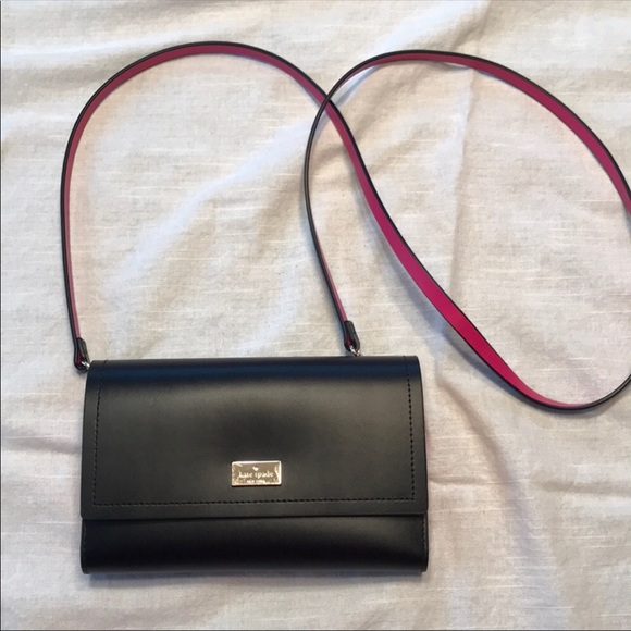 kate spade Handbags - 🌺 SALE 🌺 Kate Spade Crossbody Black/pink